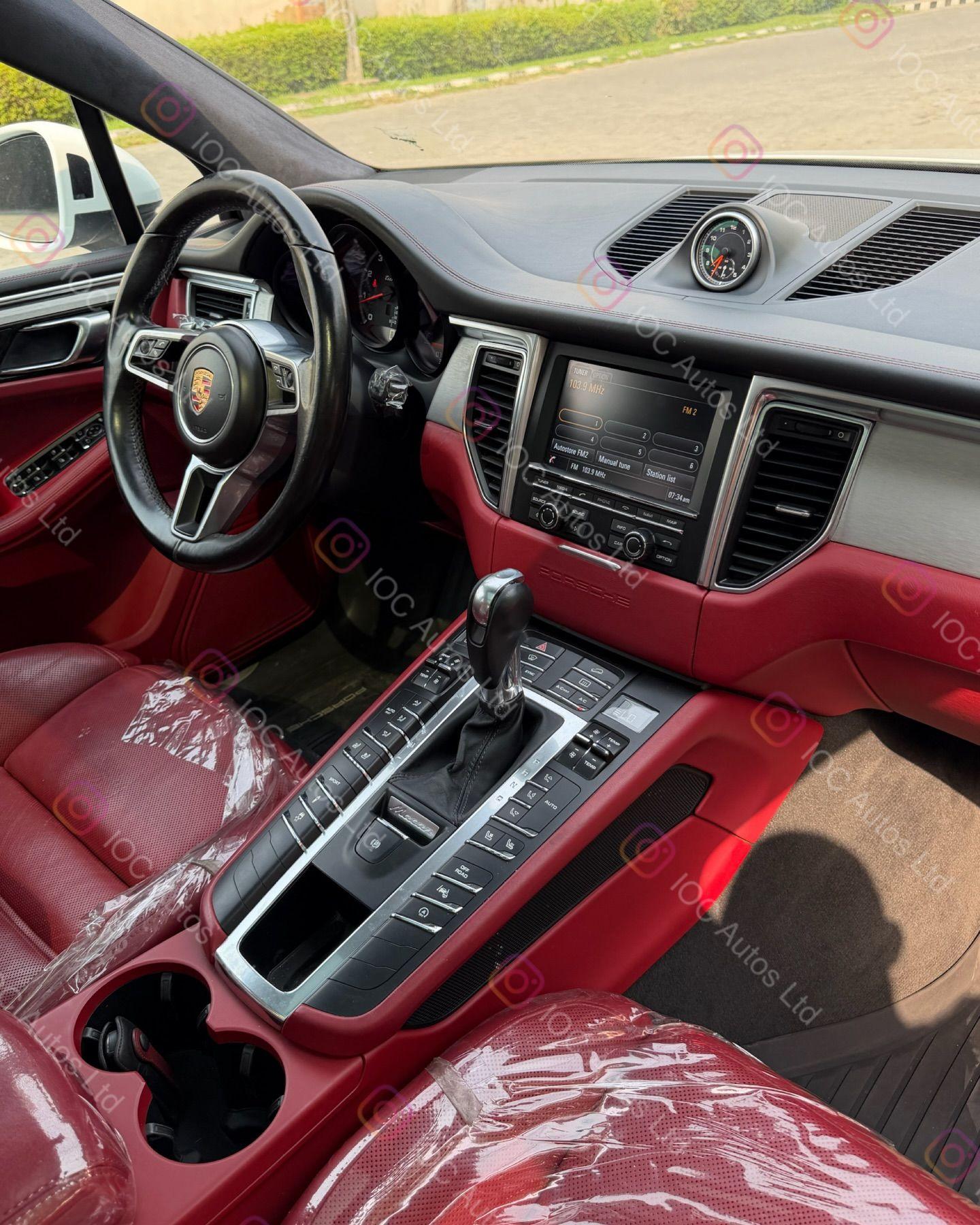 2015 Porsche Macan Turbo - 13