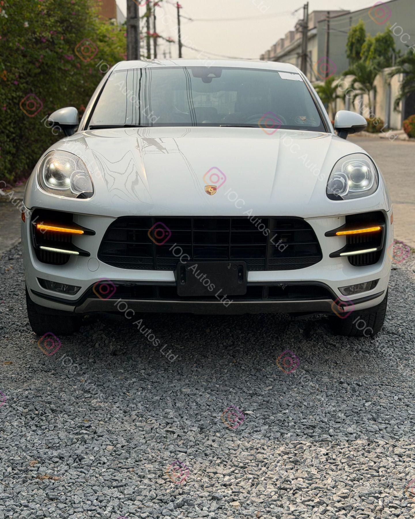 2015 Porsche Macan Turbo - 2